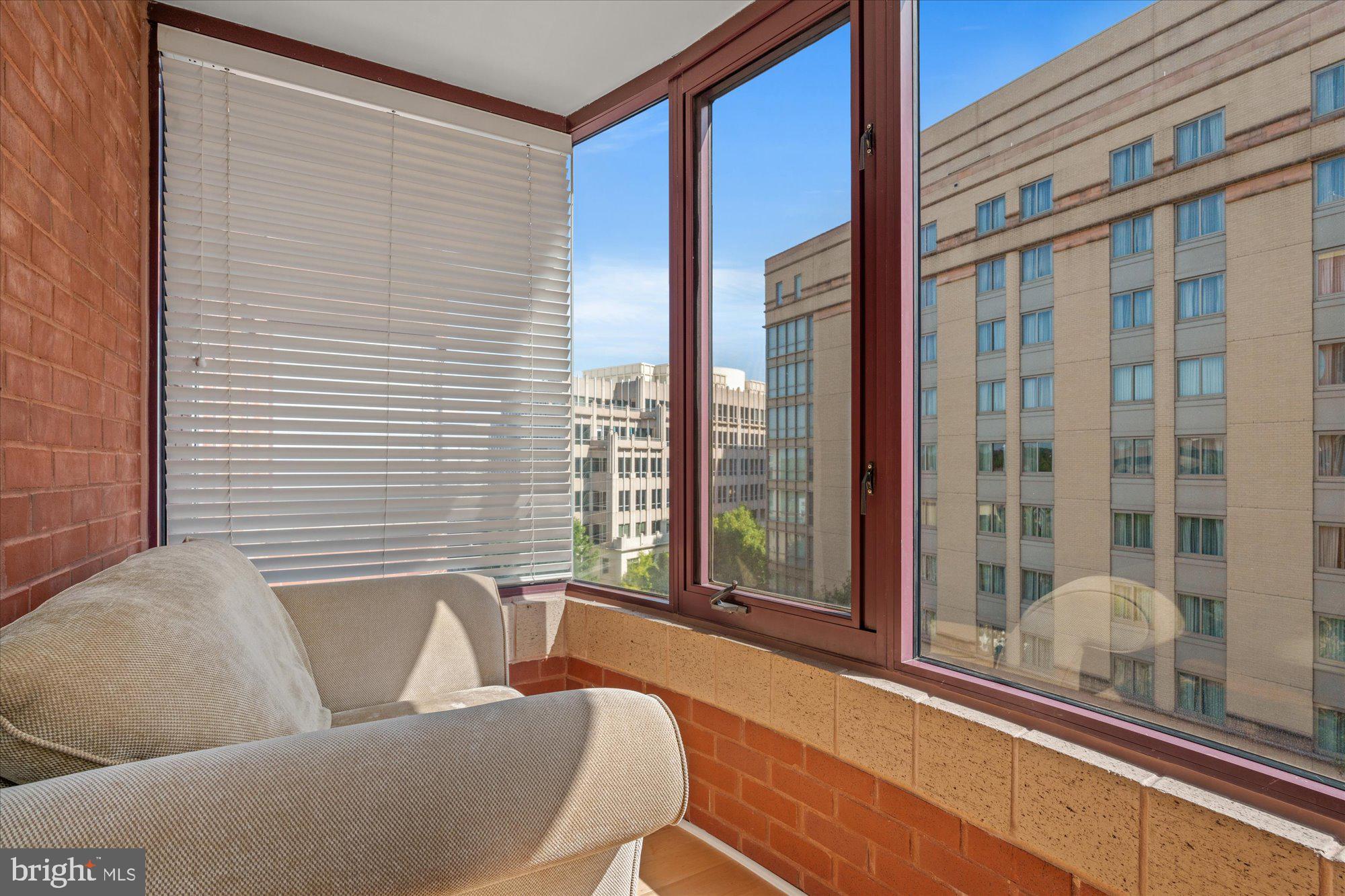 2400 Clarendon BOULEVARD Unit: 606