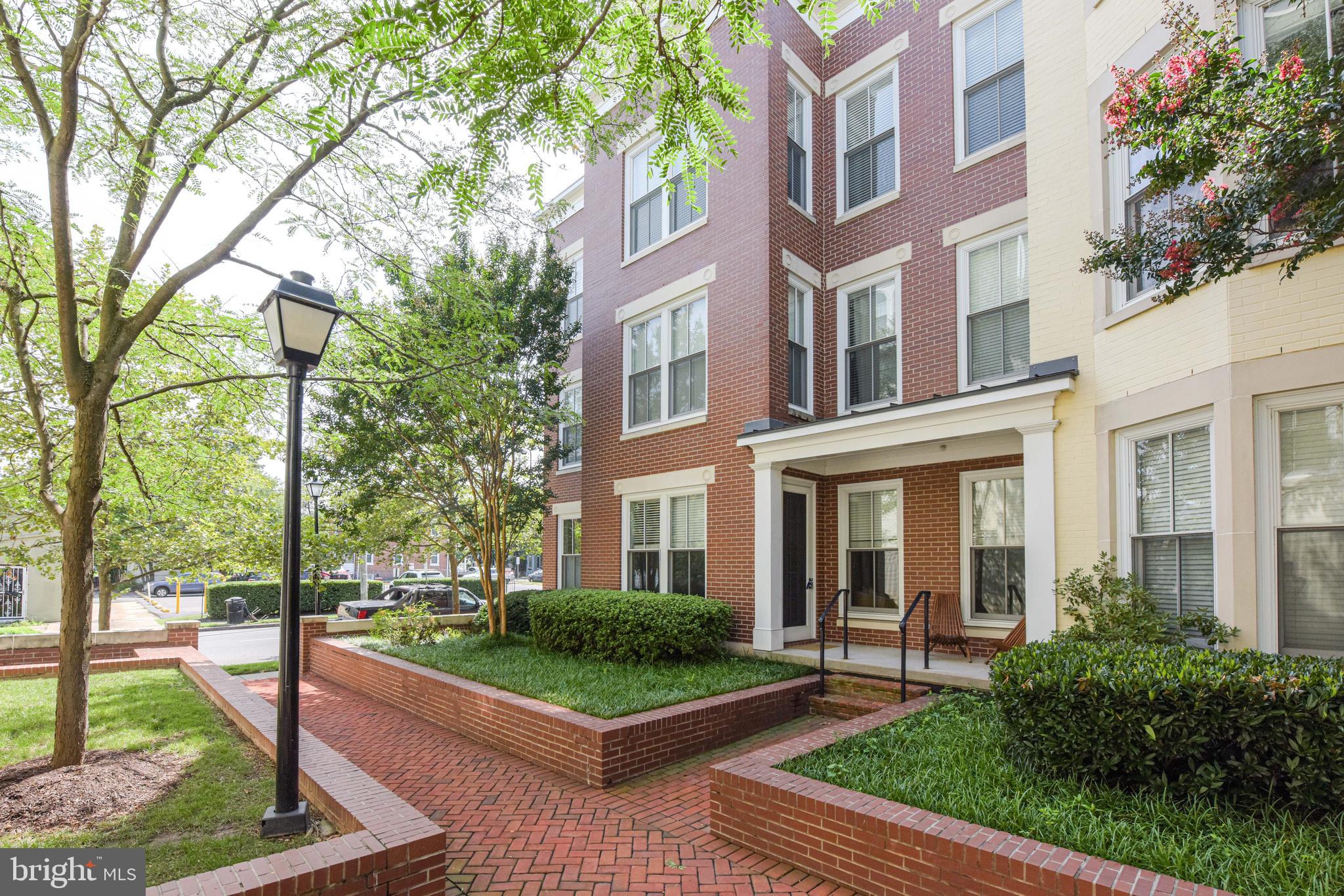 910 Powhatan St #104s
