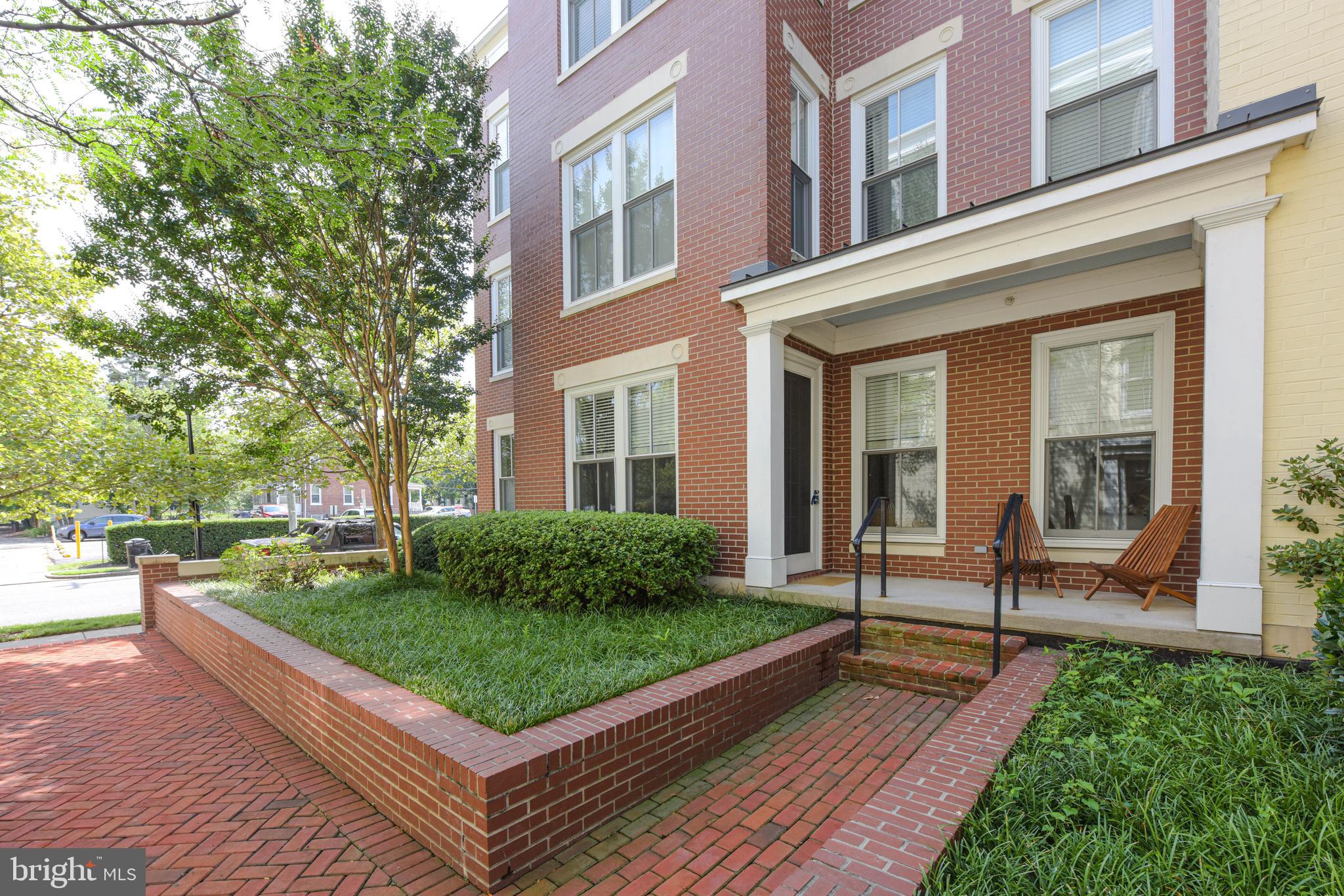 910 Powhatan St #104s