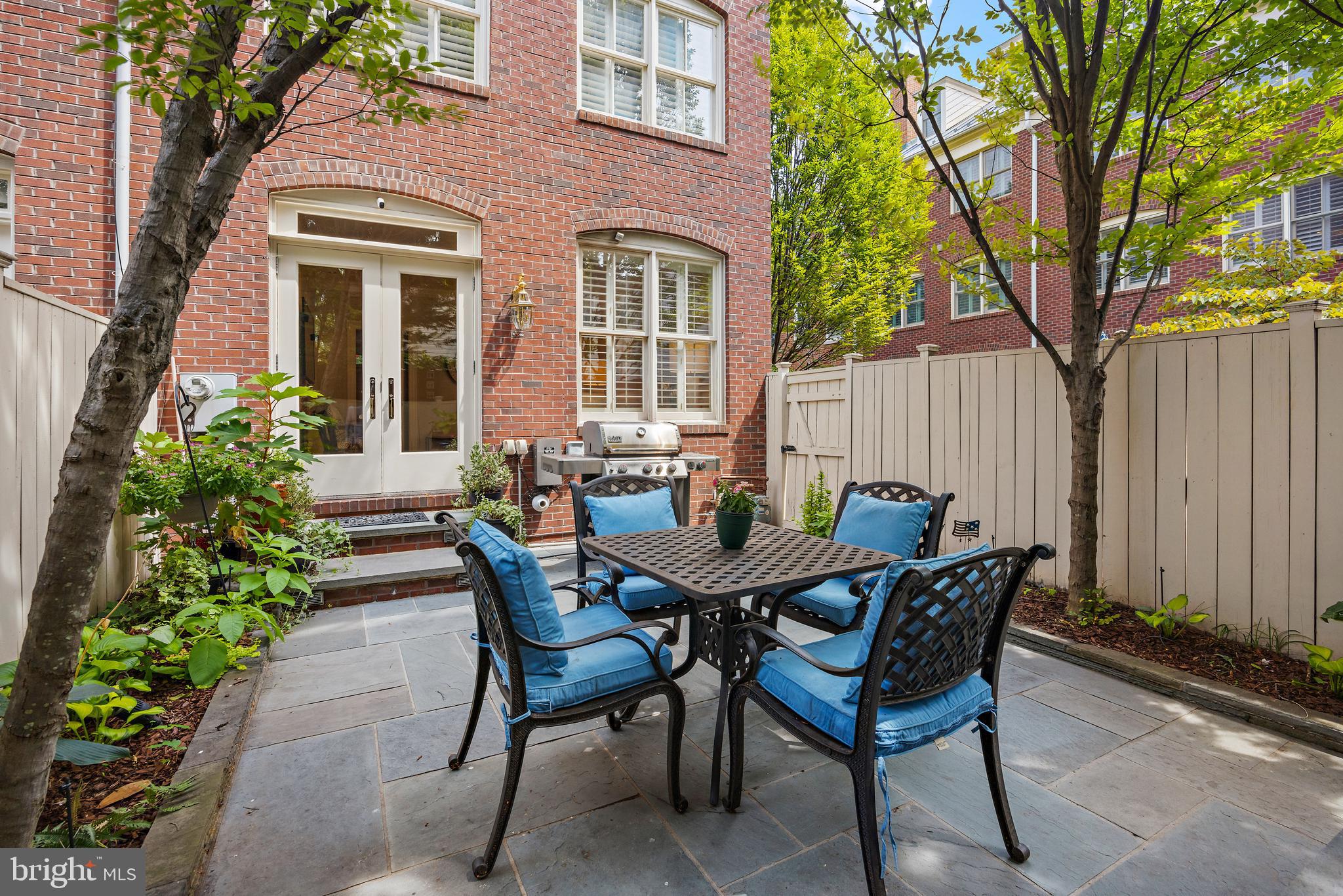 312 N Fairfax STREET