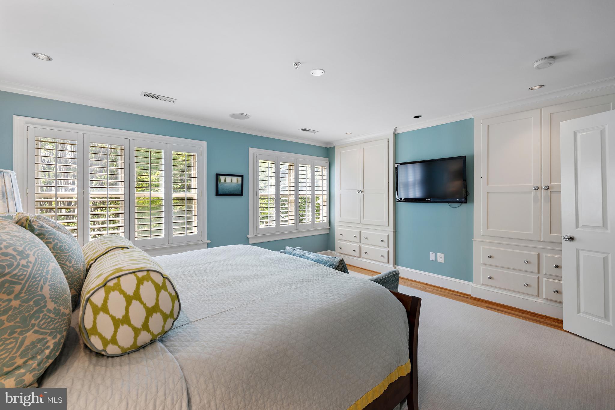 312 N Fairfax STREET