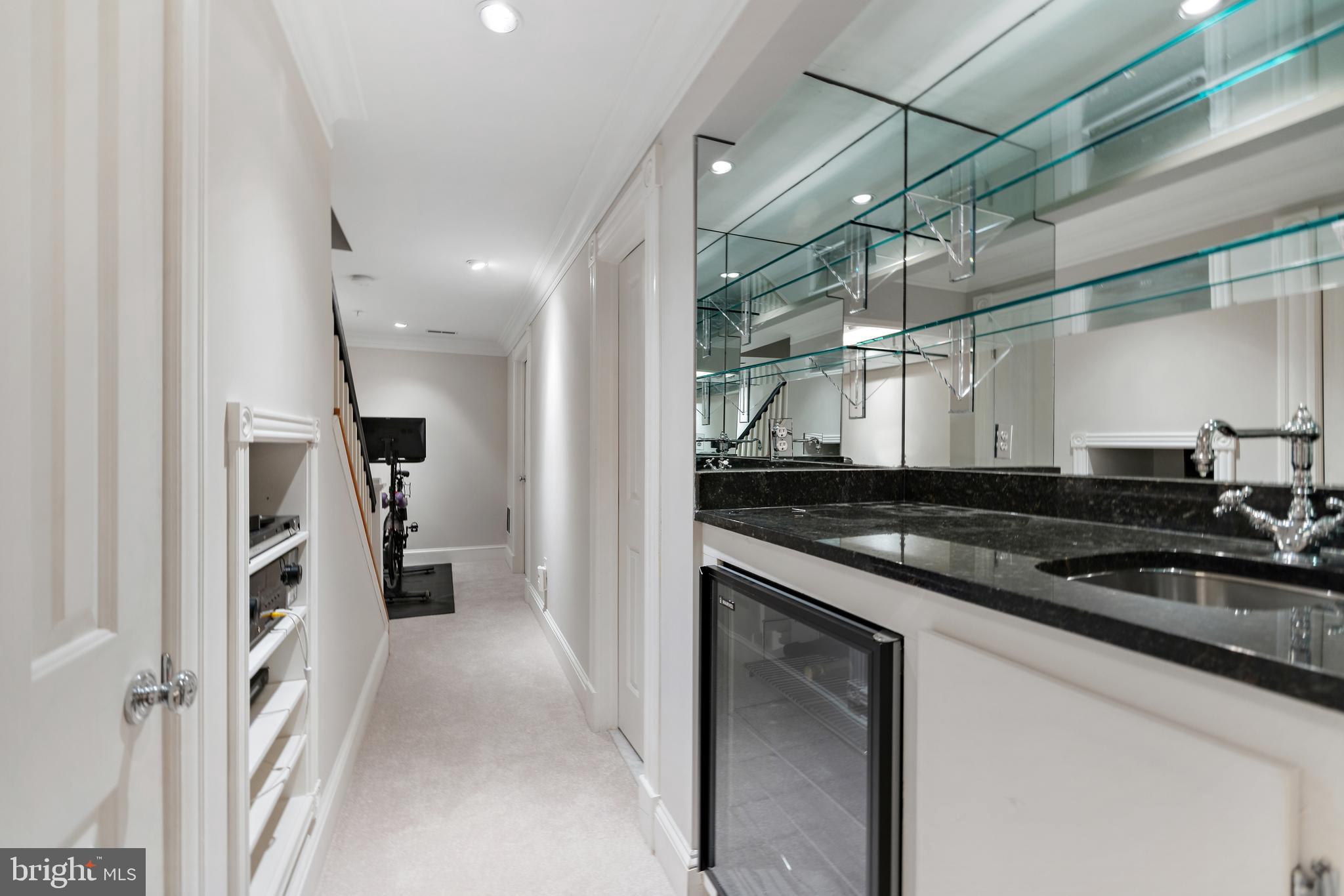 312 N Fairfax STREET