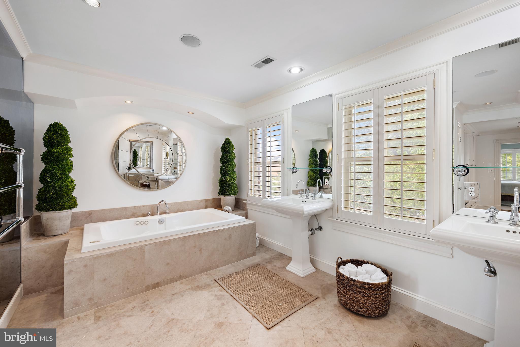 312 N Fairfax STREET