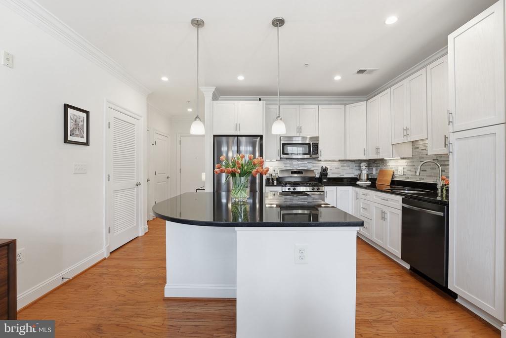 1023 N ROYAL STREET 305