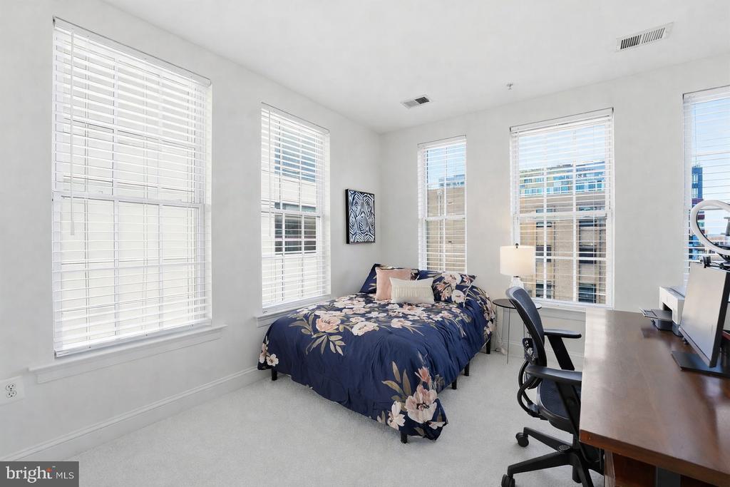 1023 N ROYAL STREET 305