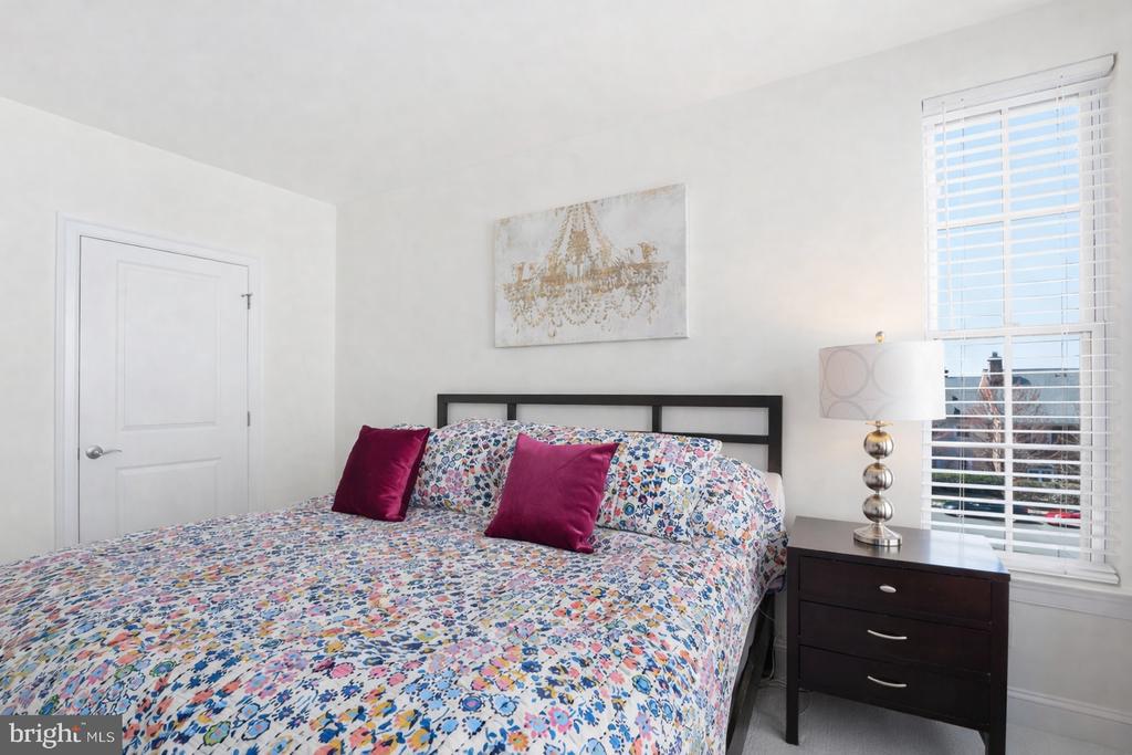 1023 N ROYAL STREET 305