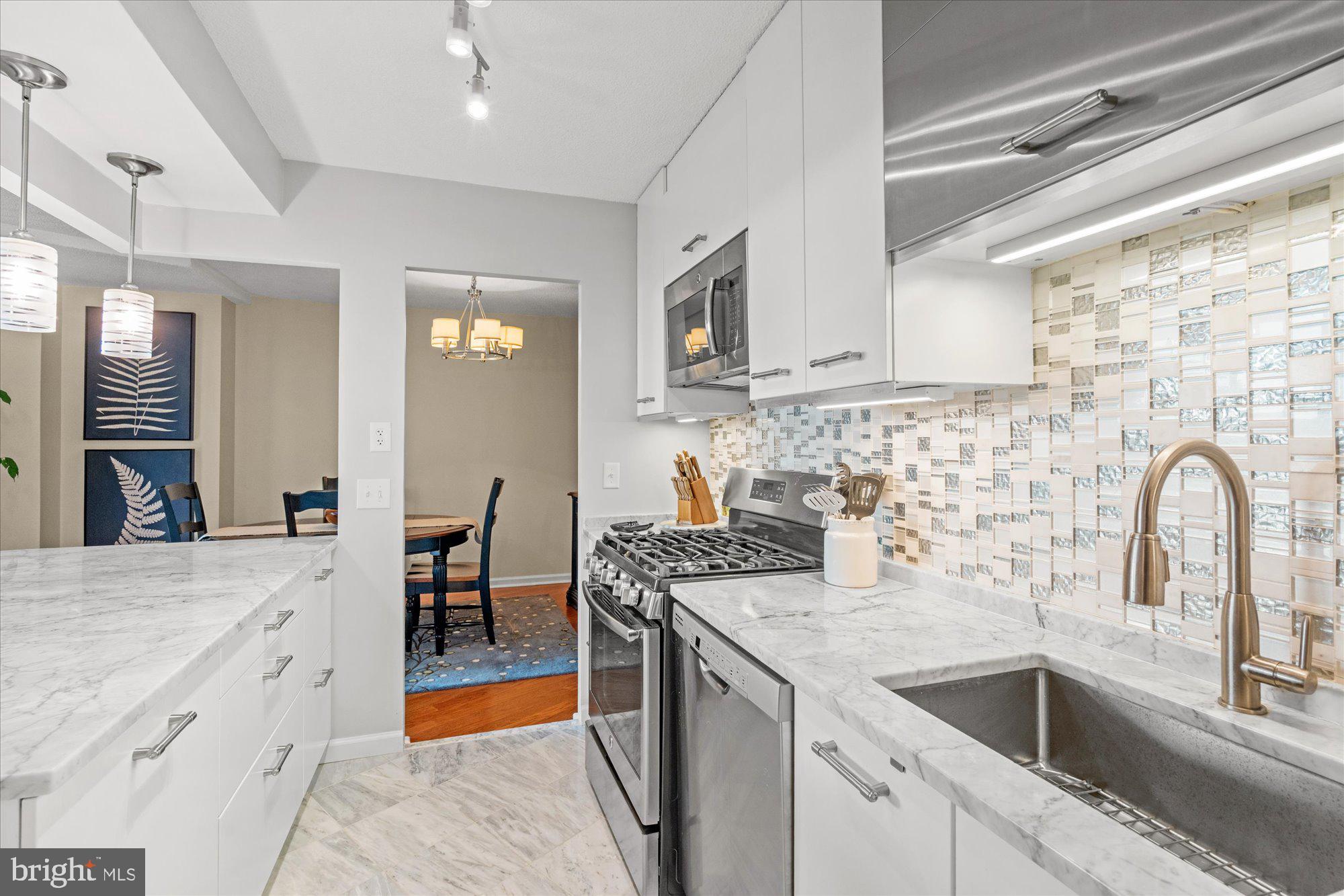 501 SLATERS LANE 611
