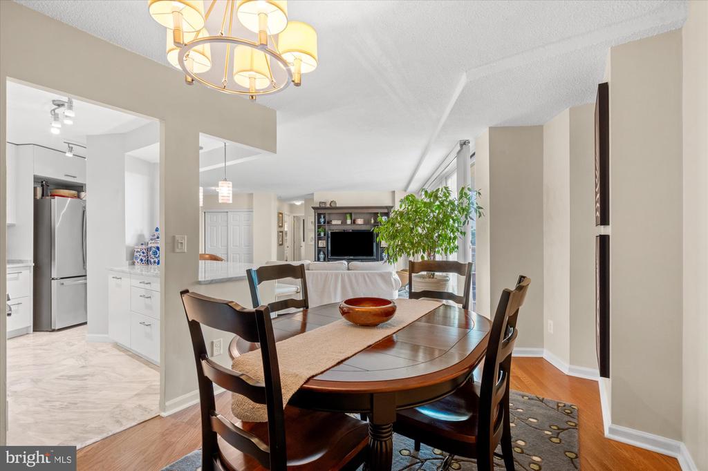 501 SLATERS LANE Unit: 611