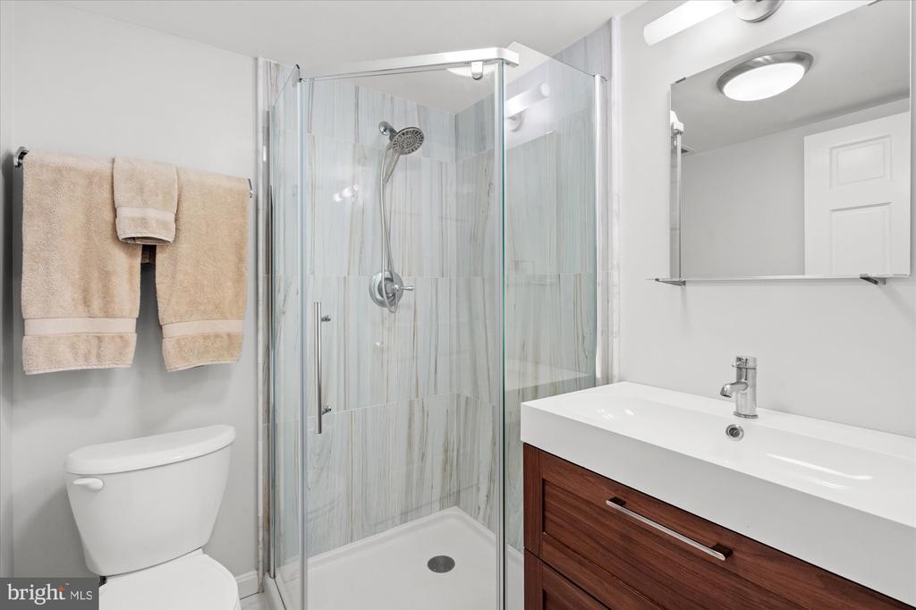 501 SLATERS LANE Unit: 611