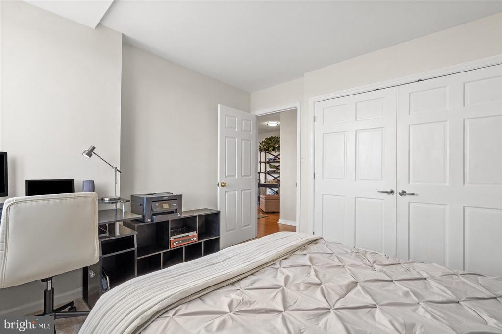 501 SLATERS LANE Unit: 611