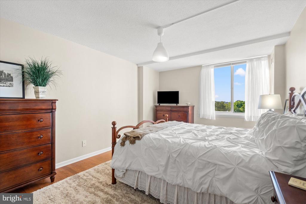 501 SLATERS LANE Unit: 611