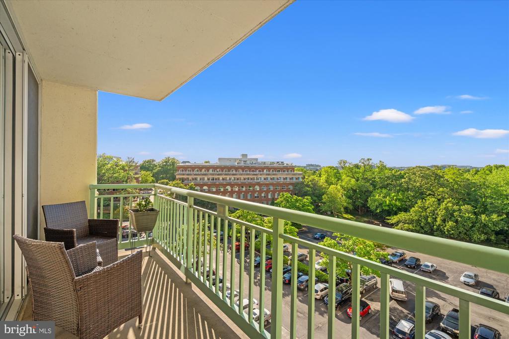 501 SLATERS LANE Unit: 611