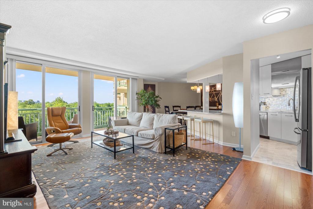 501 SLATERS LANE Unit: 611