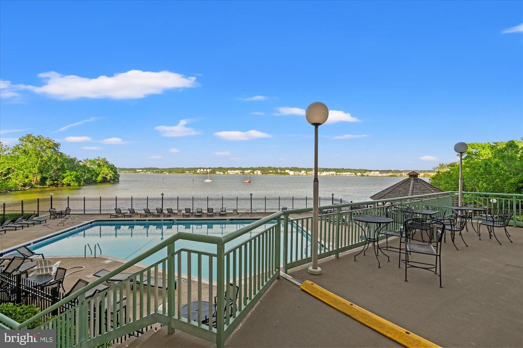 501 SLATERS LANE Unit: 611