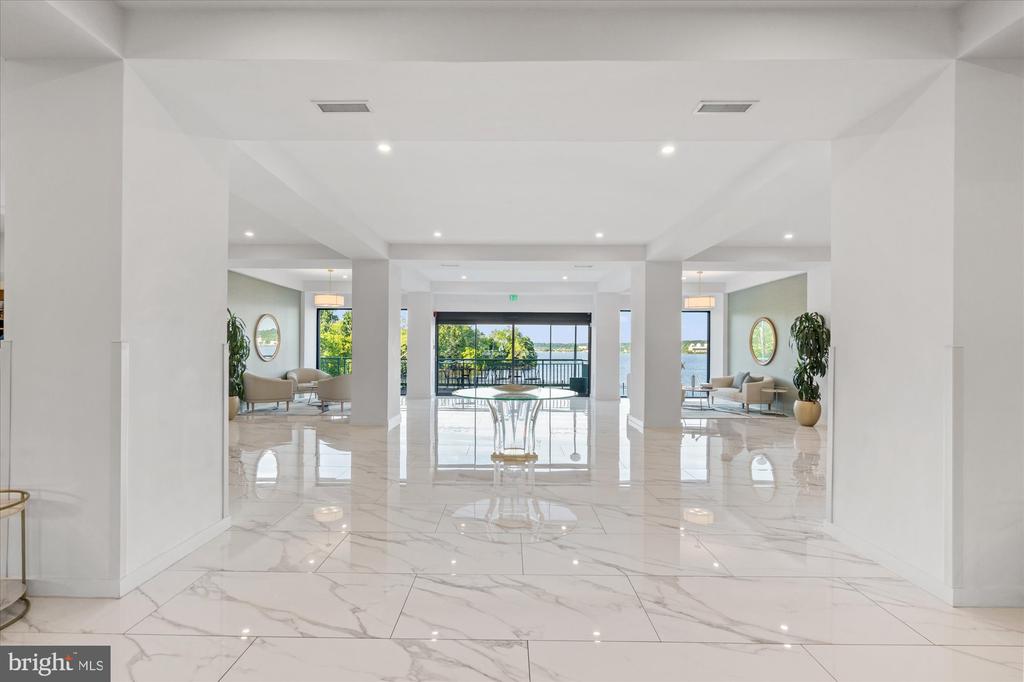 501 SLATERS LANE Unit: 611