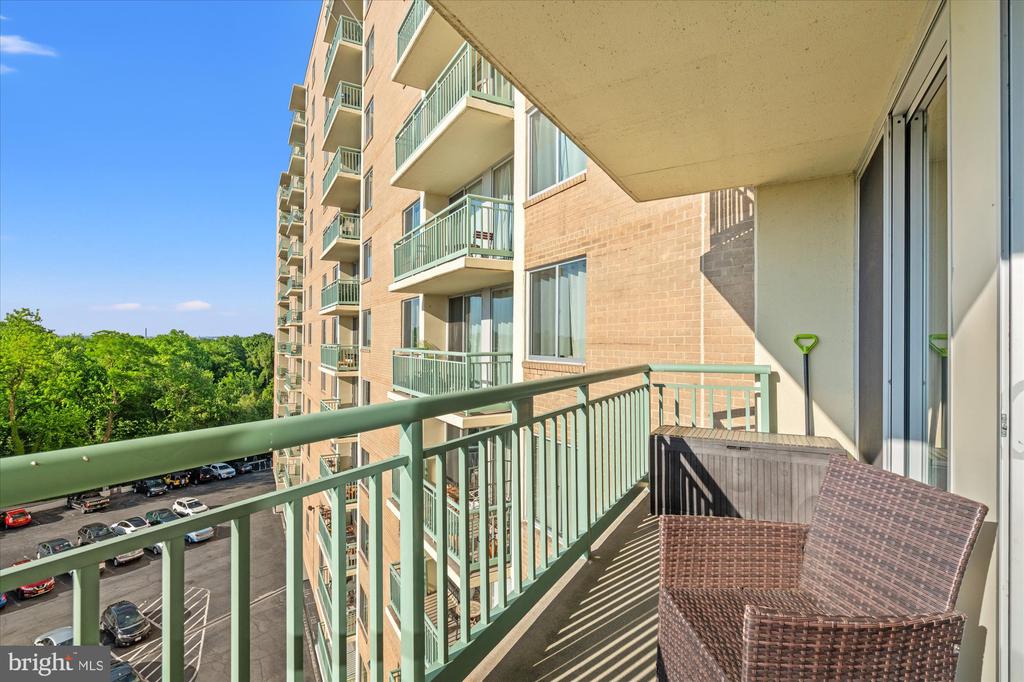 501 SLATERS LANE Unit: 611
