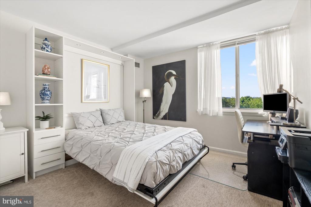 501 SLATERS LANE Unit: 611