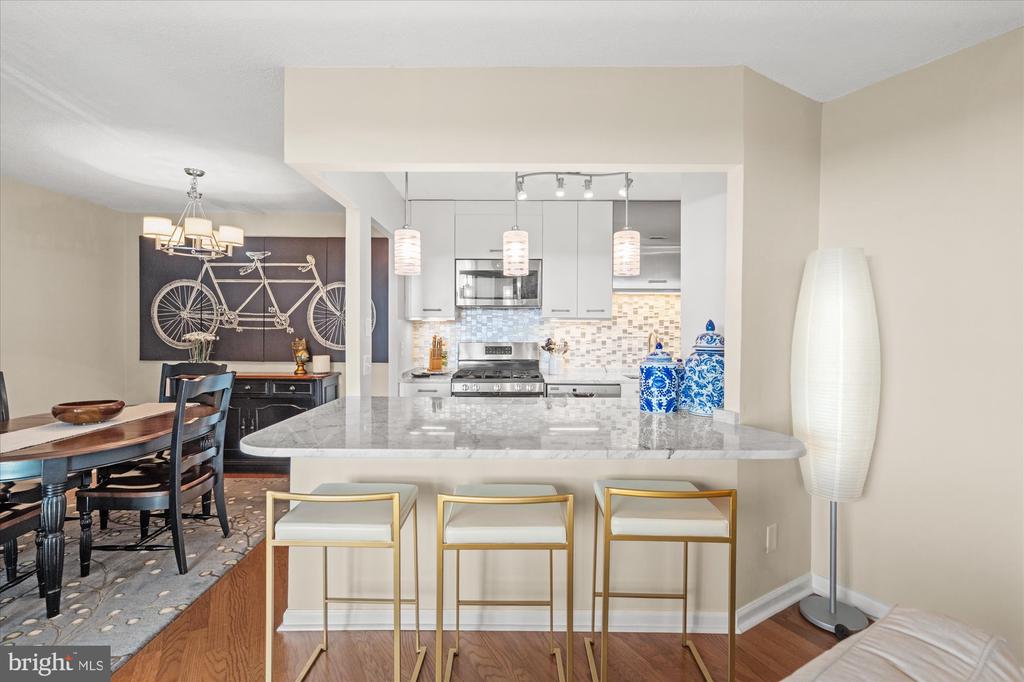 501 SLATERS LANE Unit: 611