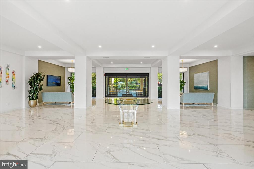 501 SLATERS LANE Unit: 611