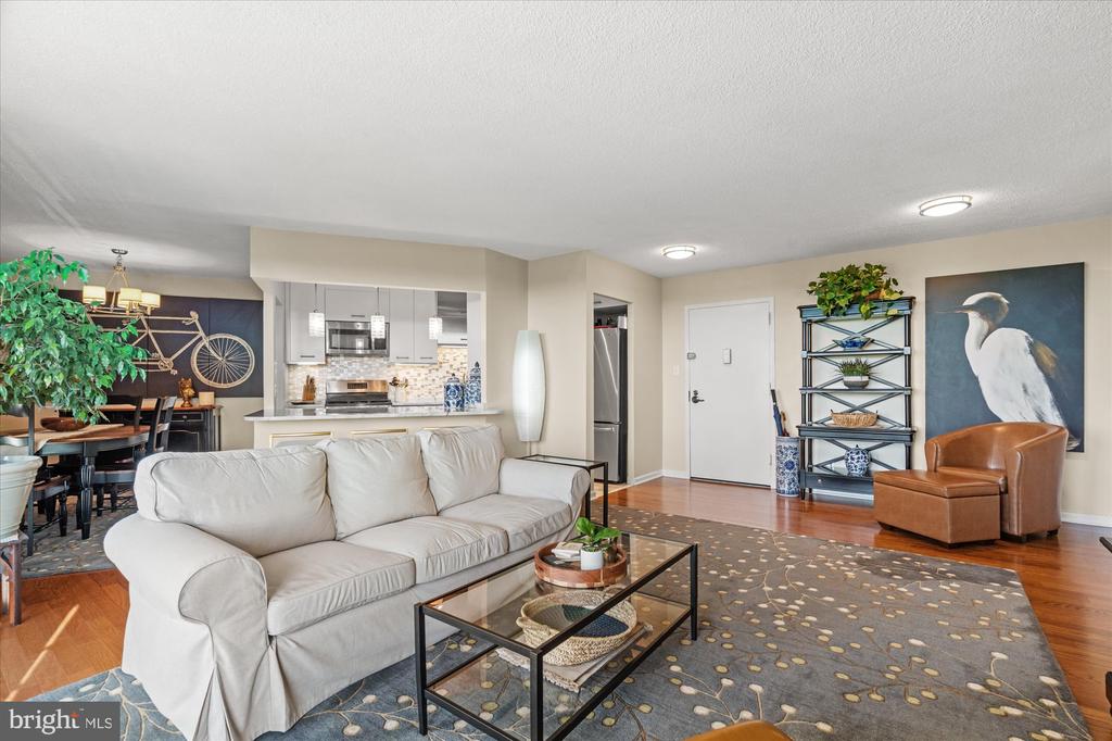 501 SLATERS LANE Unit: 611