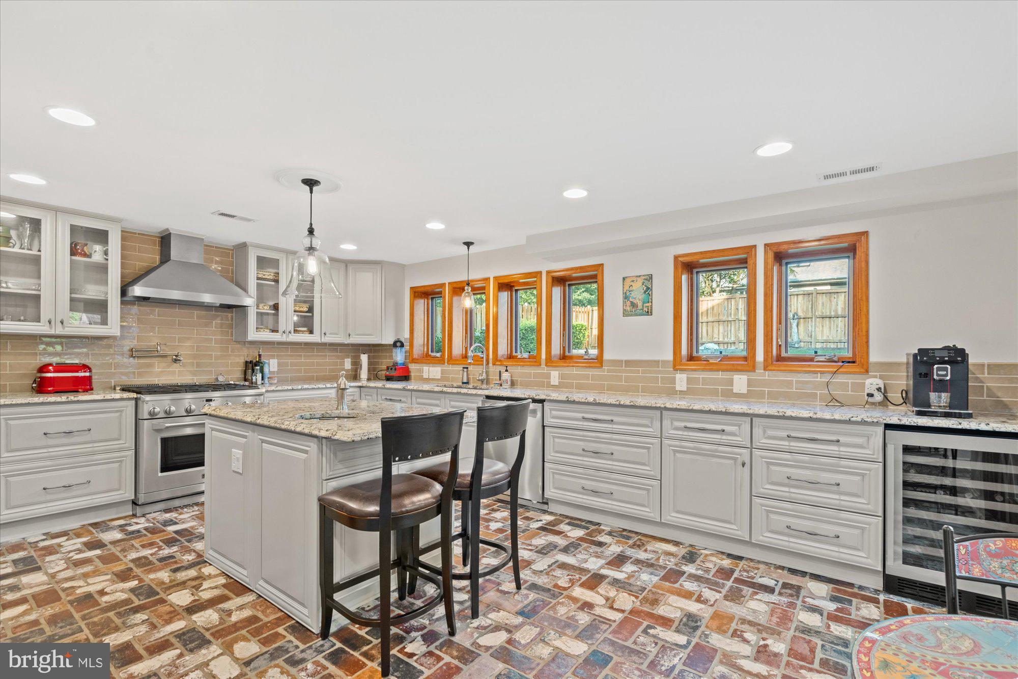 1042 Dalebrook DRIVE