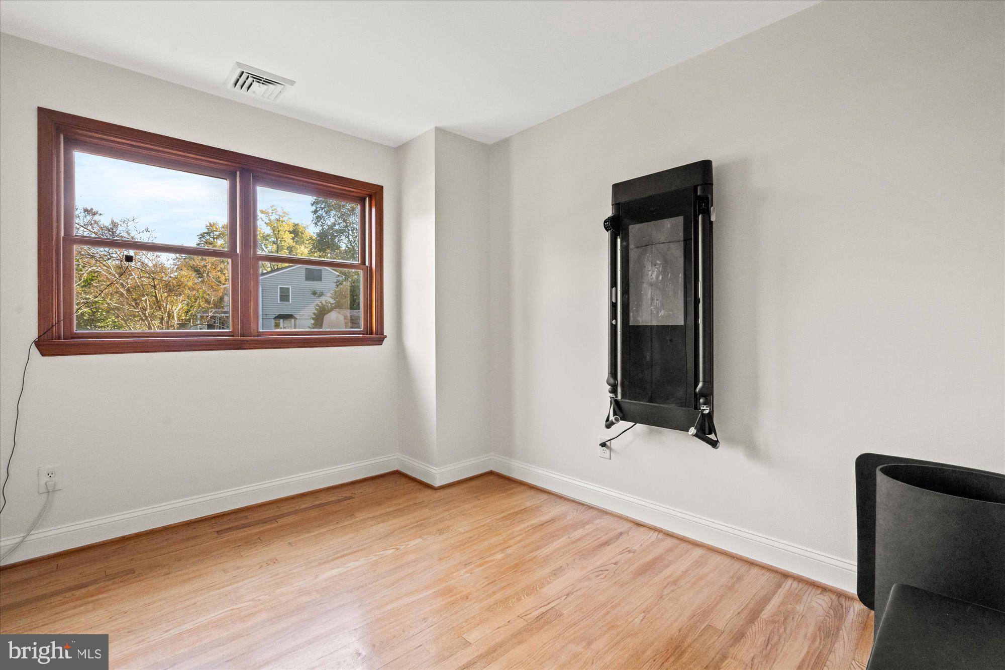 1042 Dalebrook DRIVE