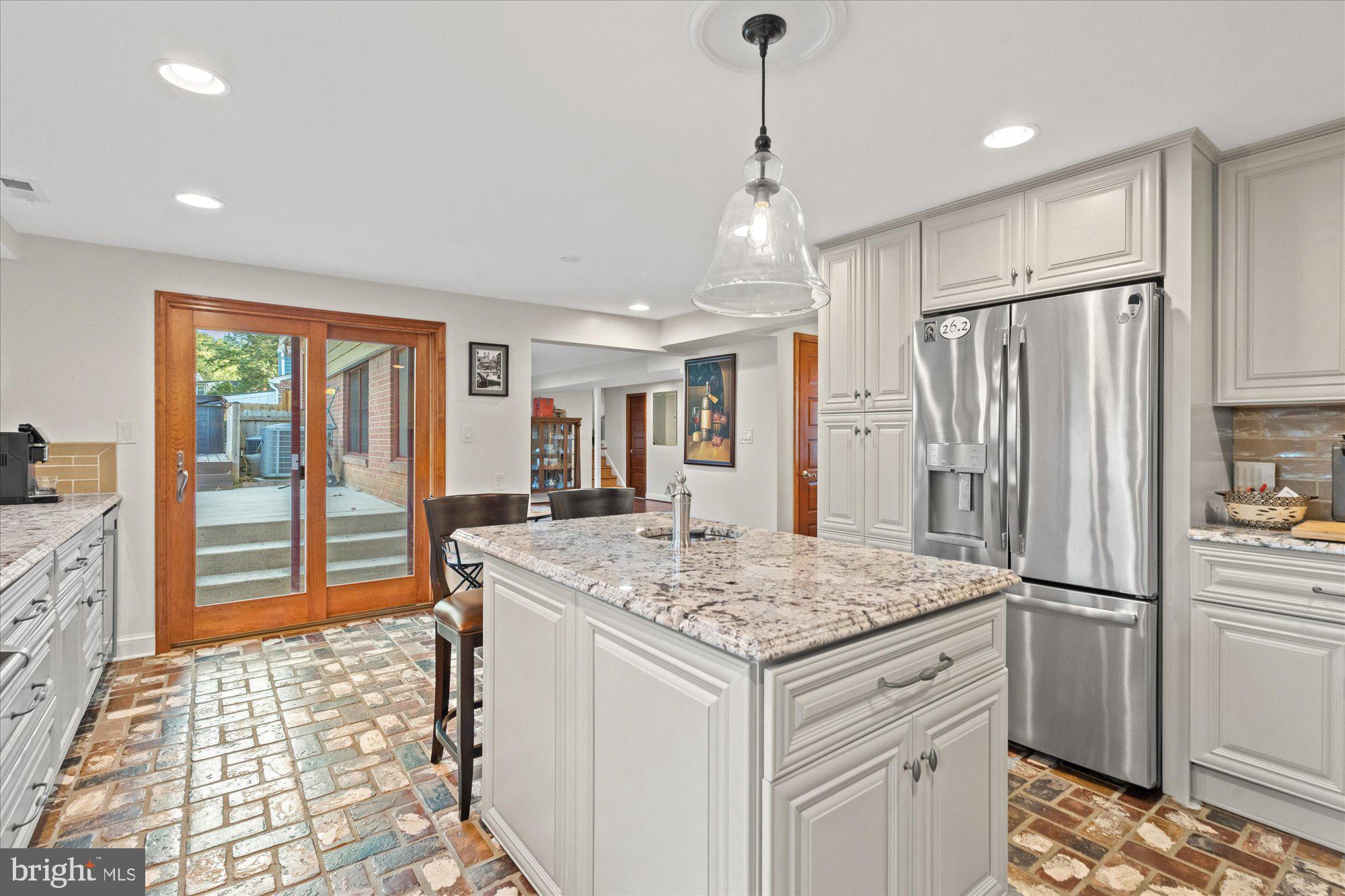 1042 Dalebrook DRIVE