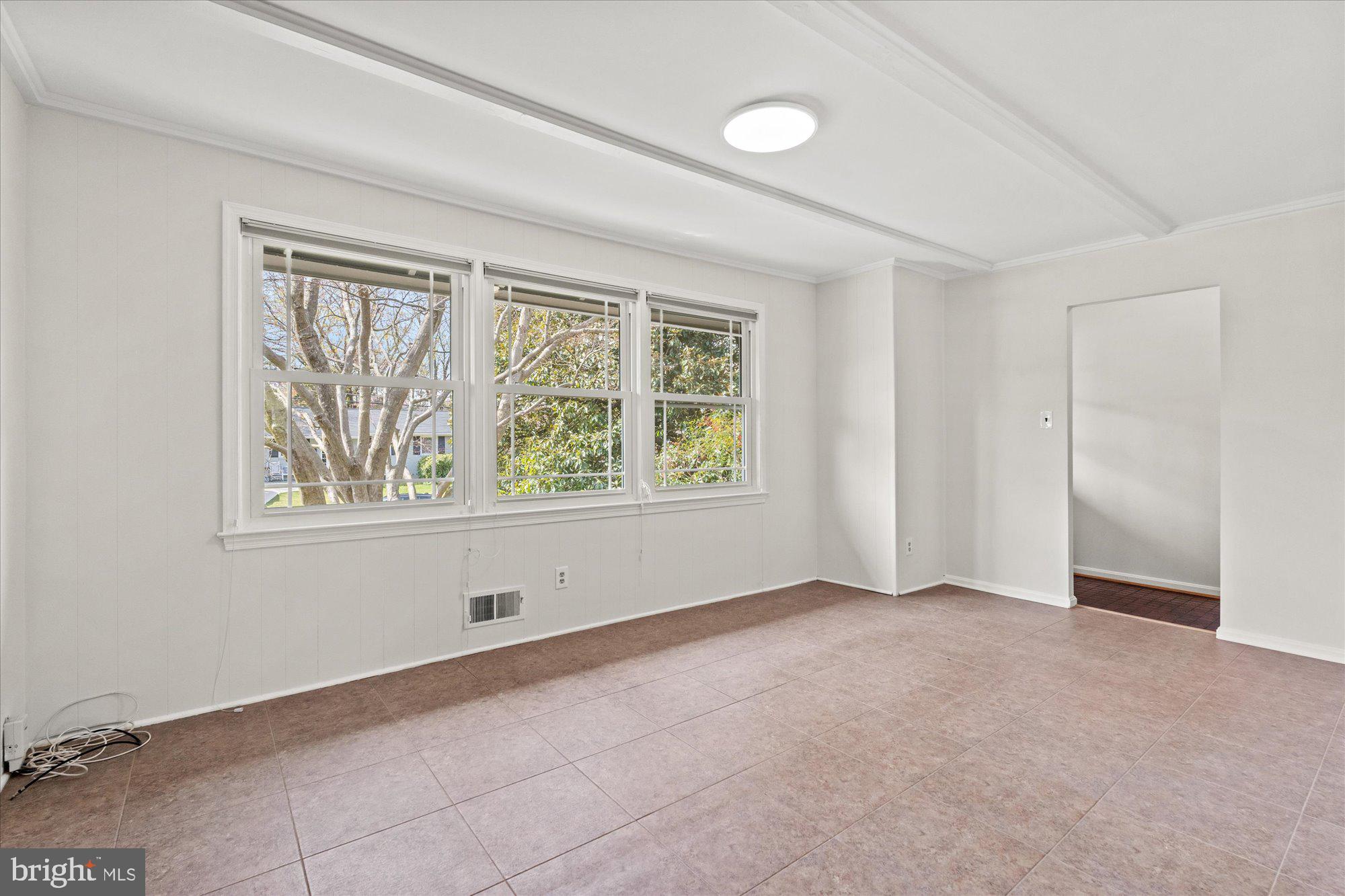 902 Neal Dr