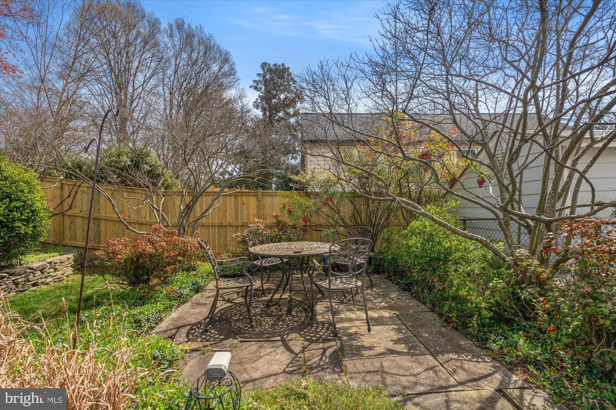 902 Neal Dr