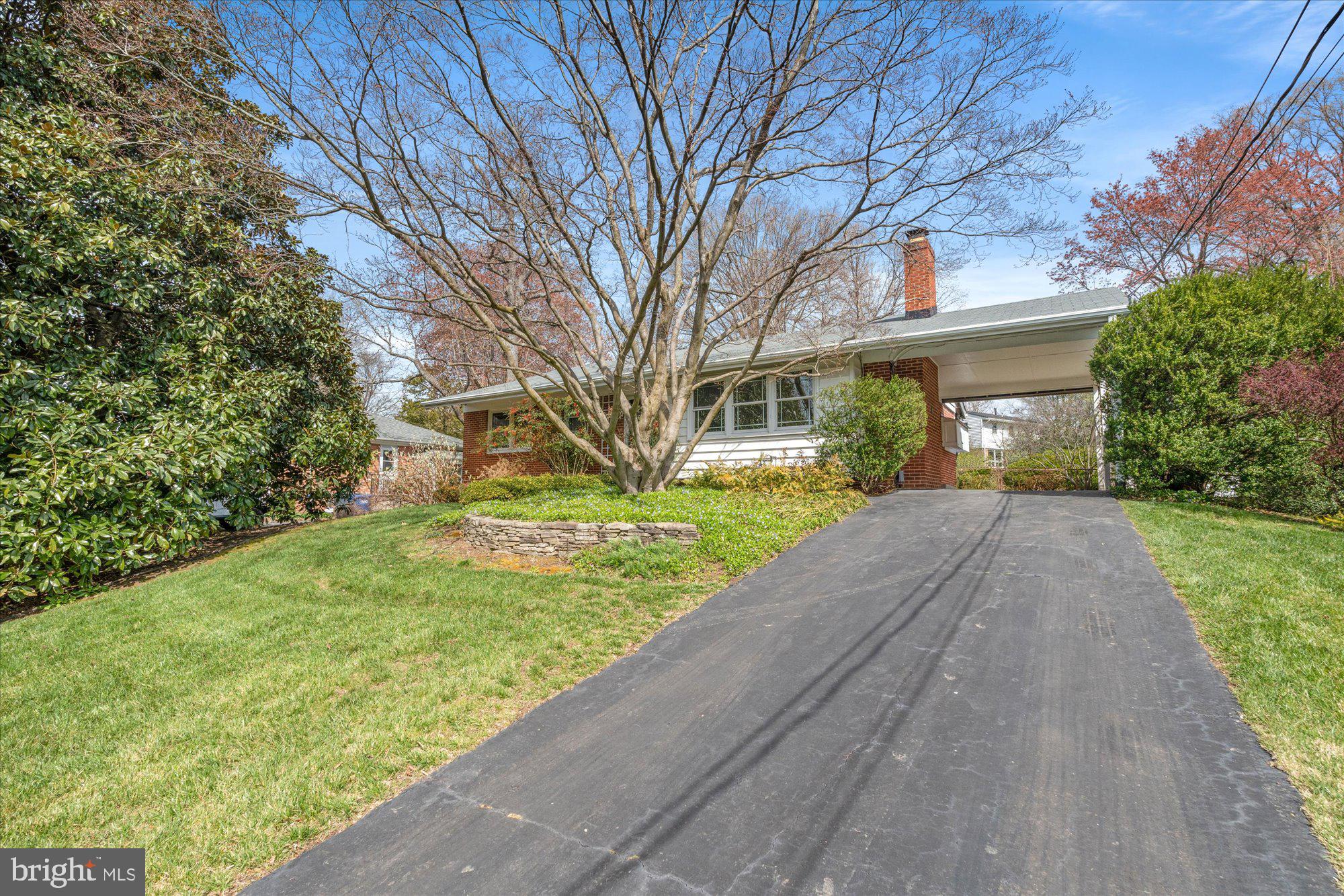 902 Neal Dr