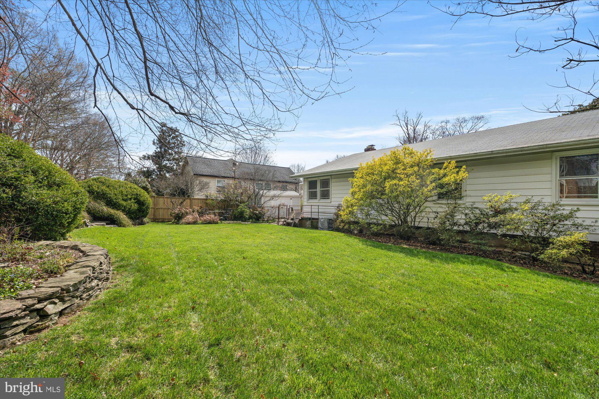 902 Neal Dr