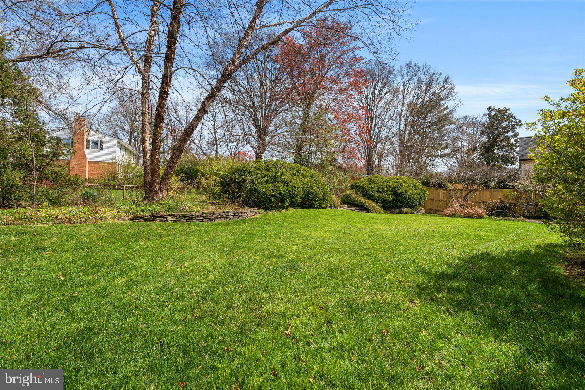 902 Neal Dr