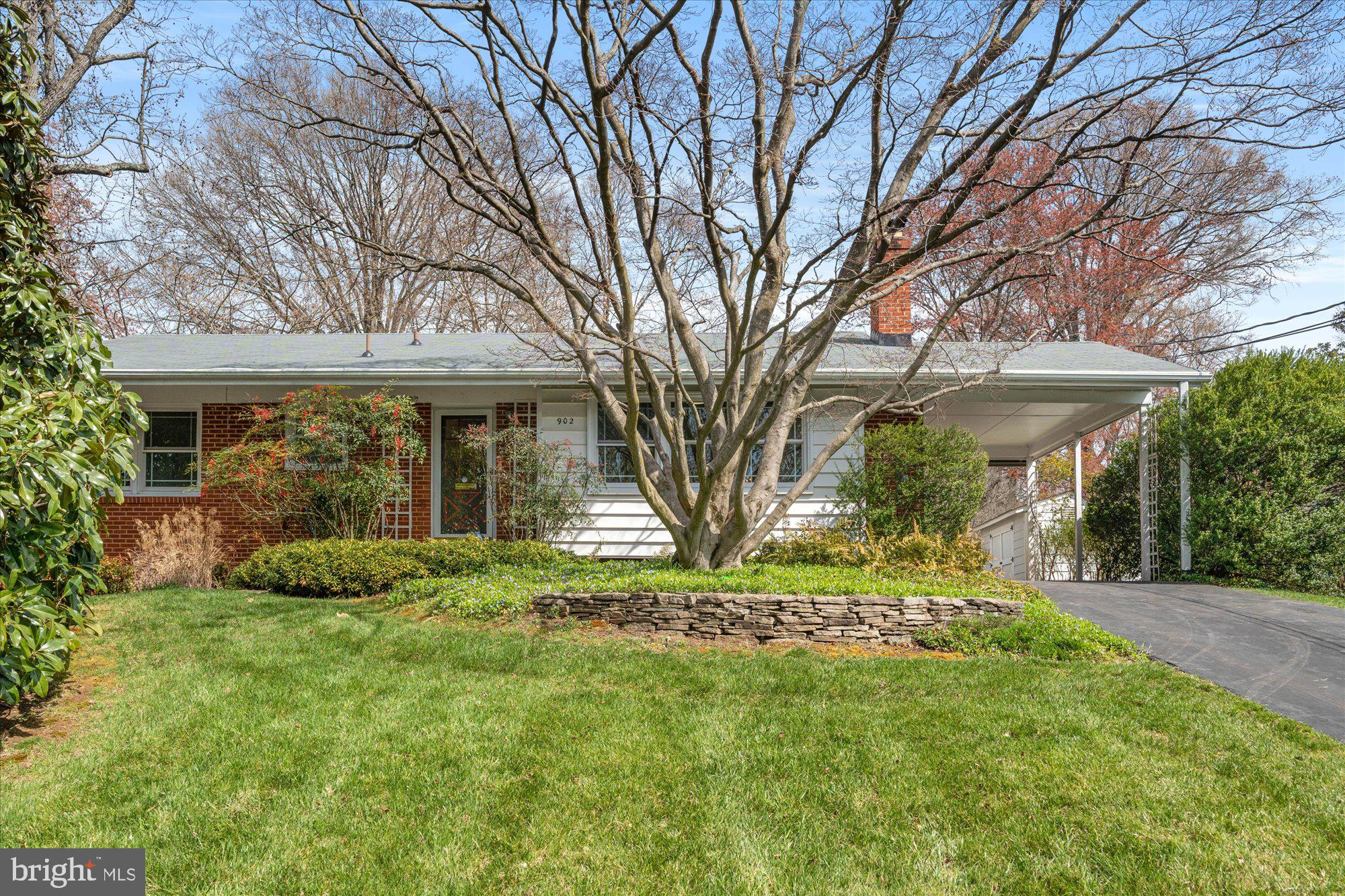 902 Neal Dr
