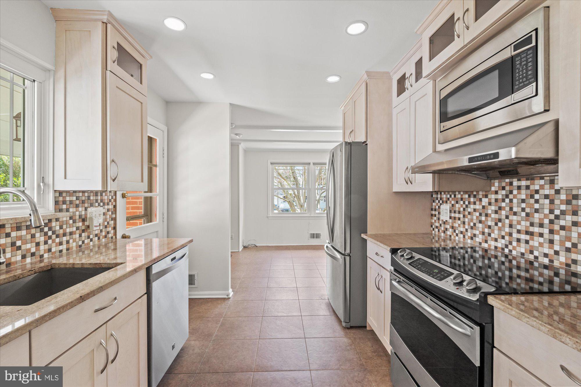 902 Neal Dr