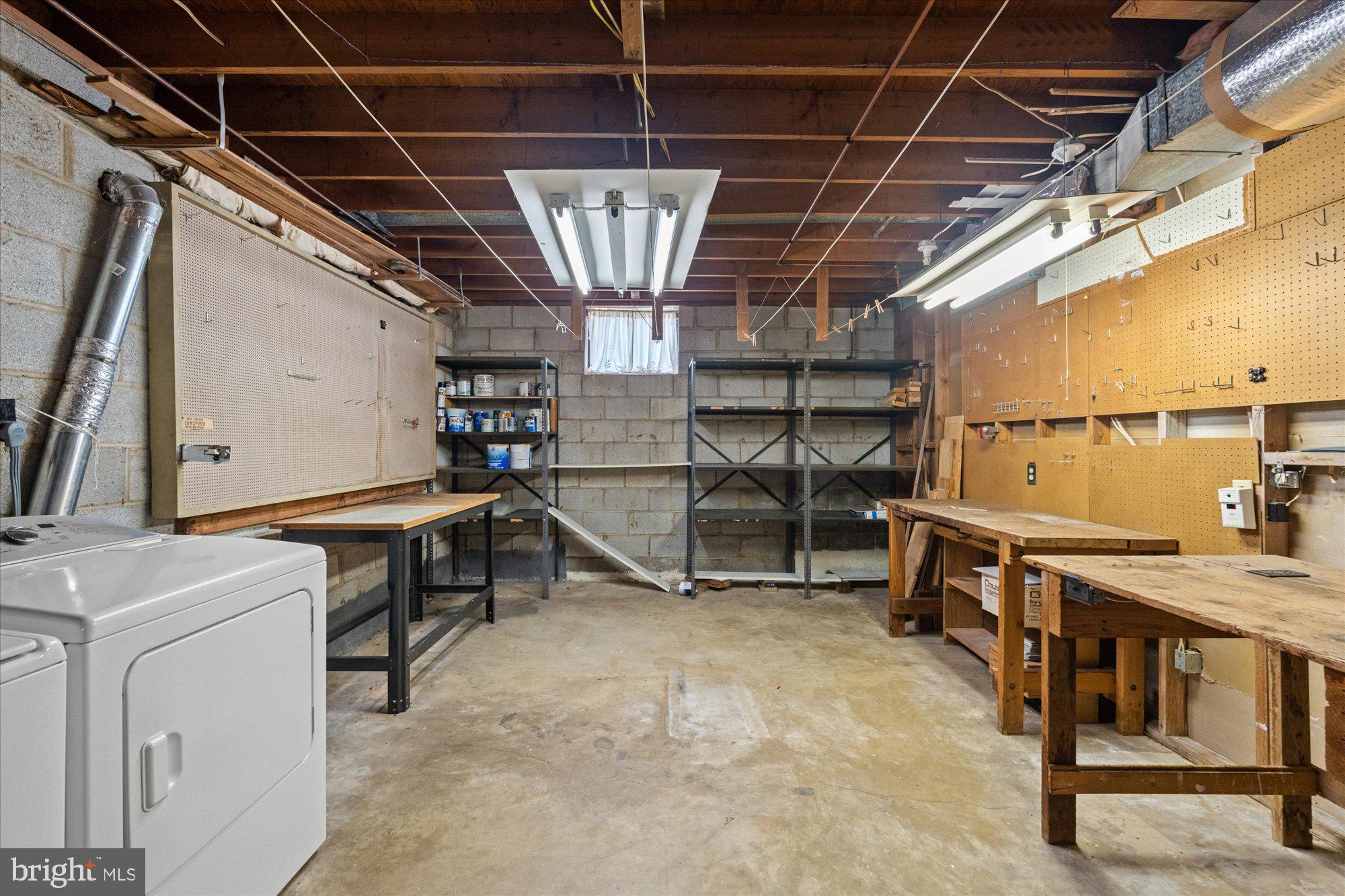 902 Neal Dr