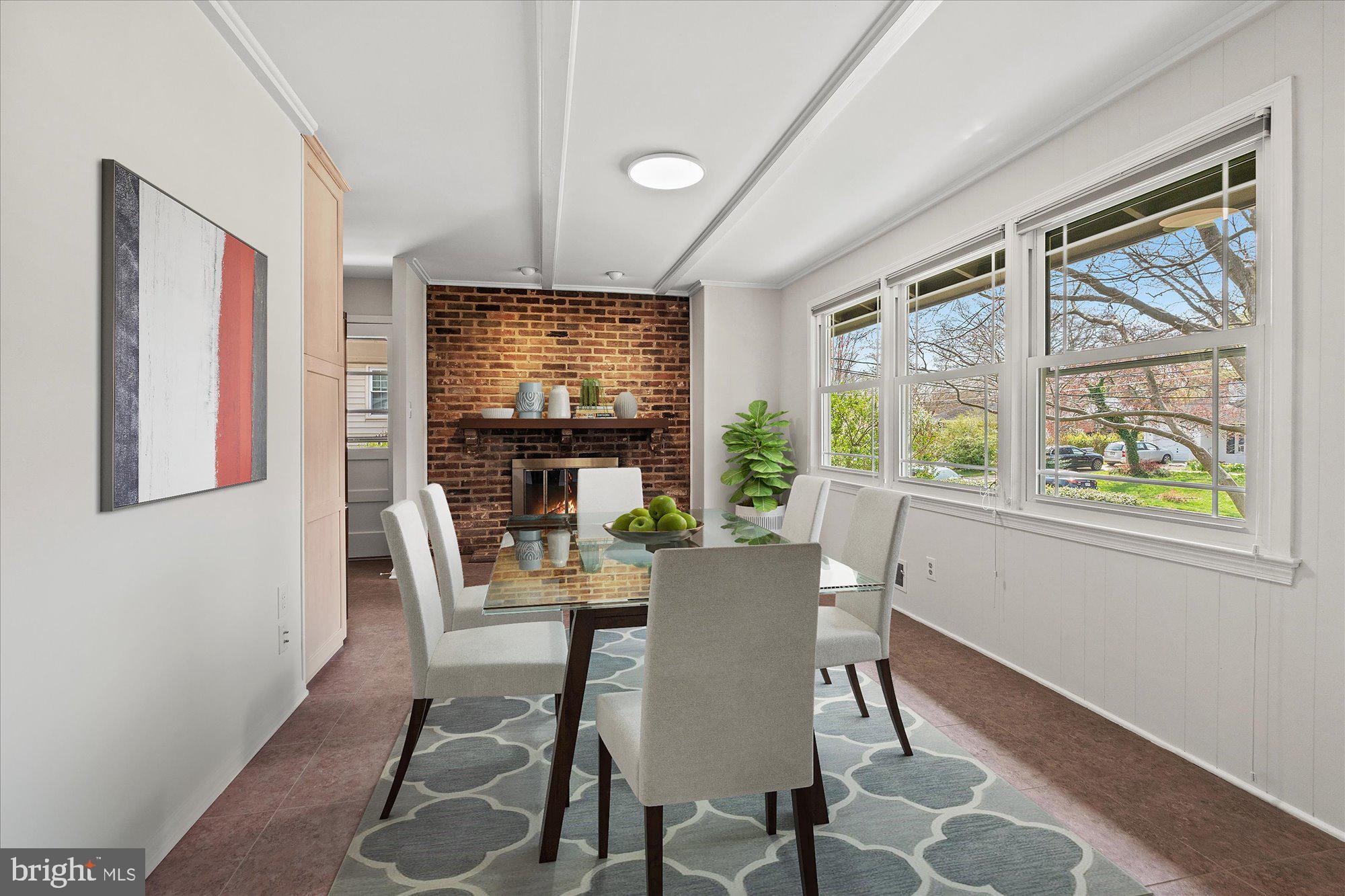 902 Neal Dr