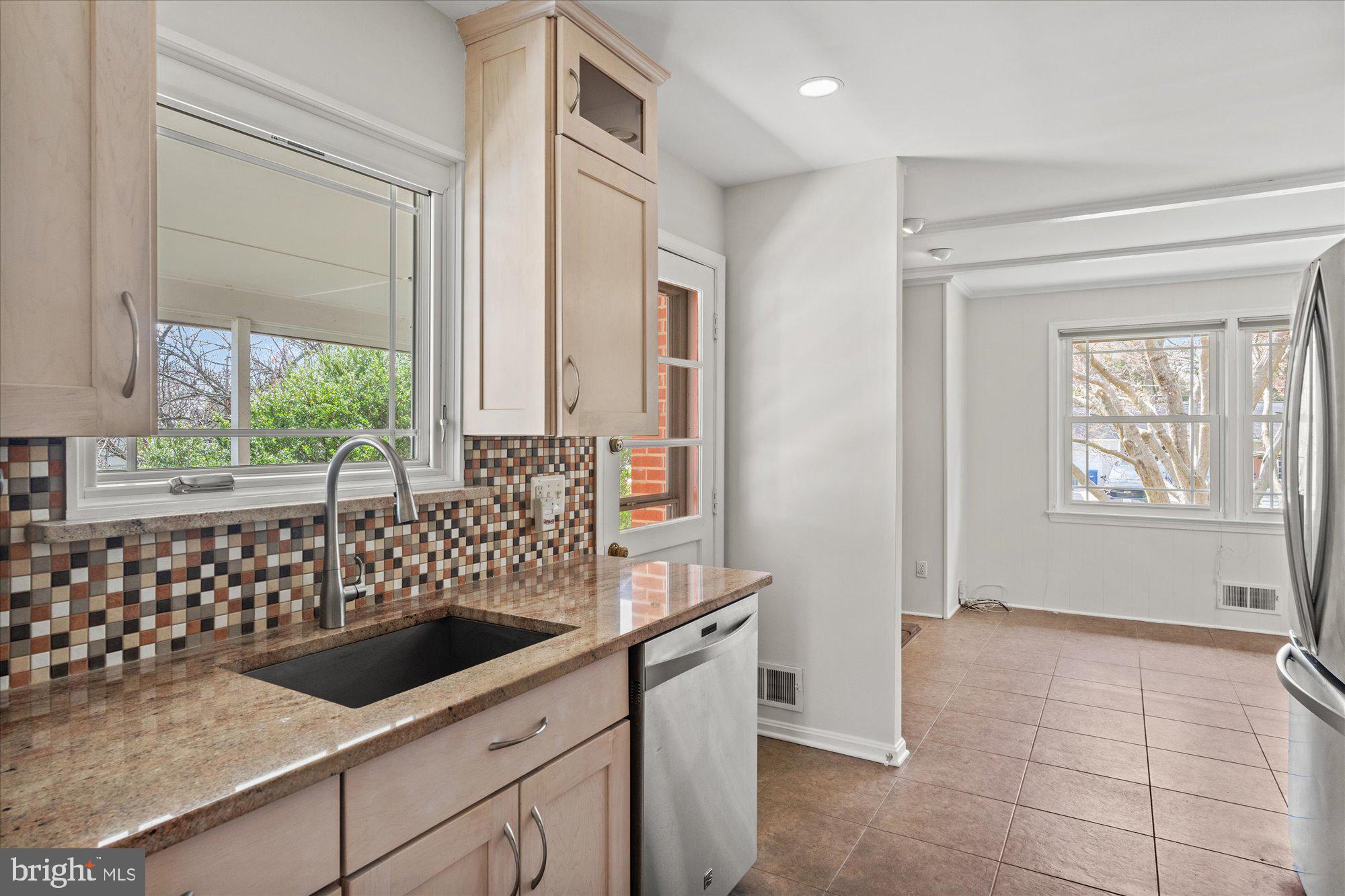 902 Neal Dr