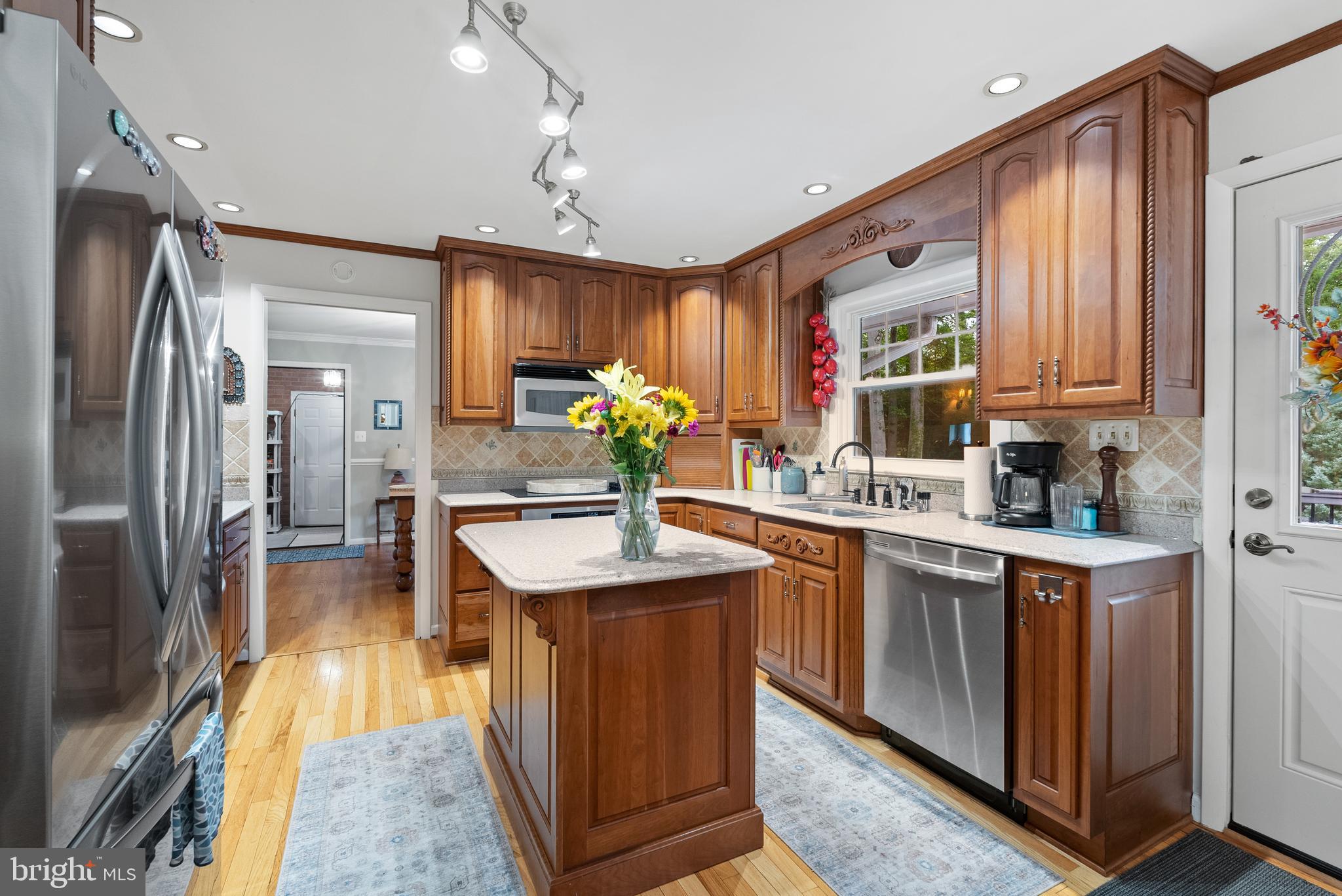 2210 Collingwood Rd