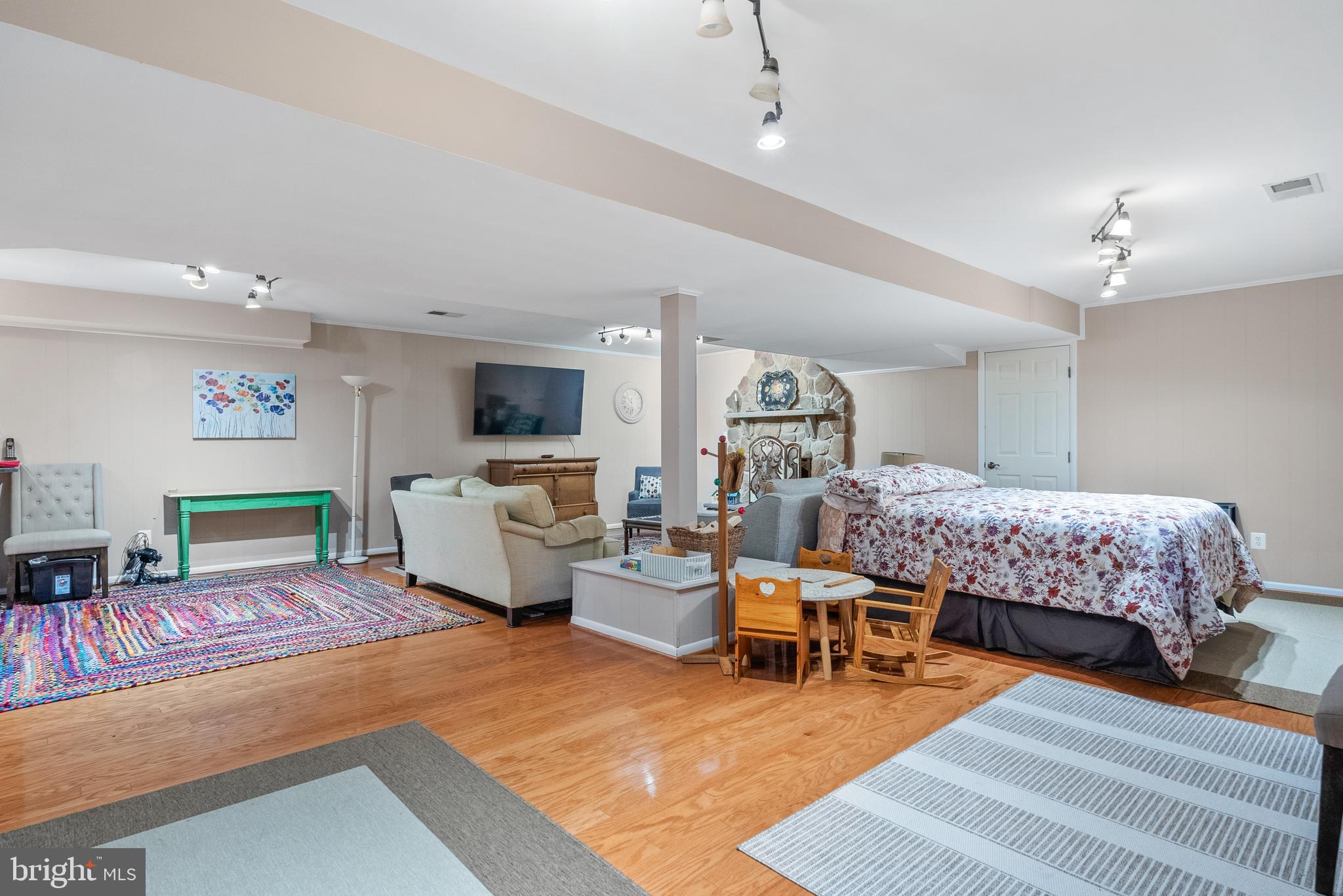 2210 Collingwood Rd