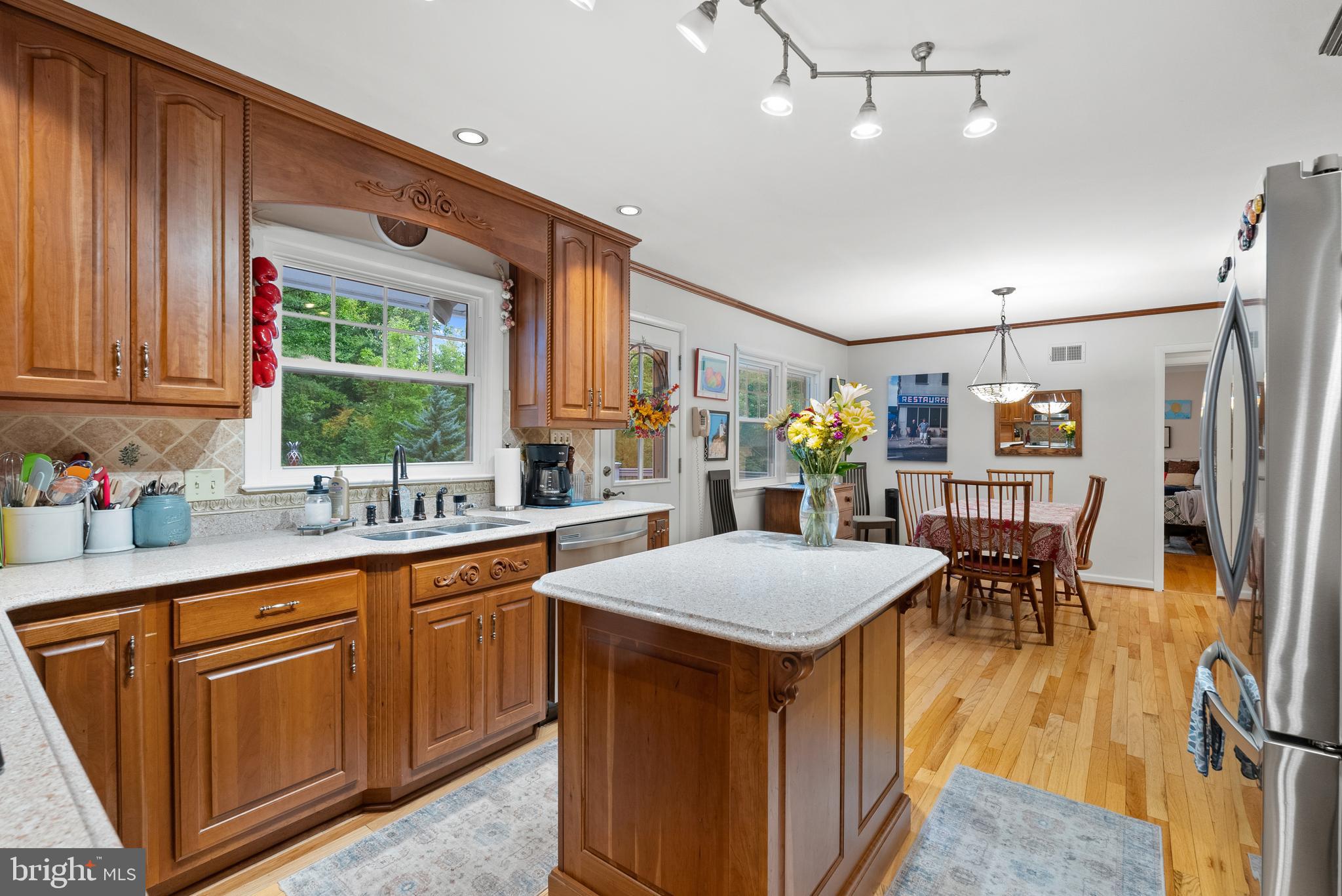 2210 Collingwood Rd