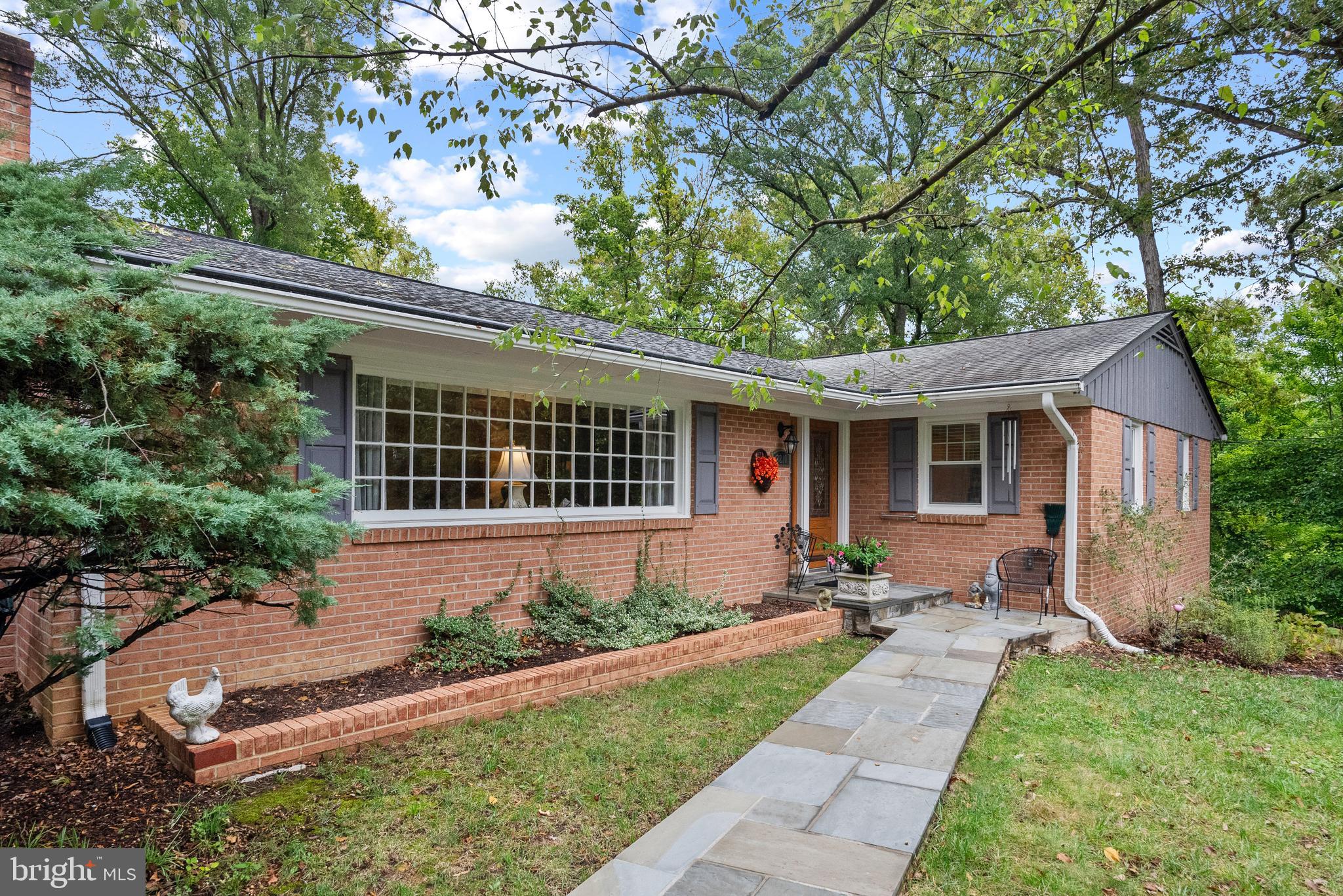 2210 Collingwood Rd