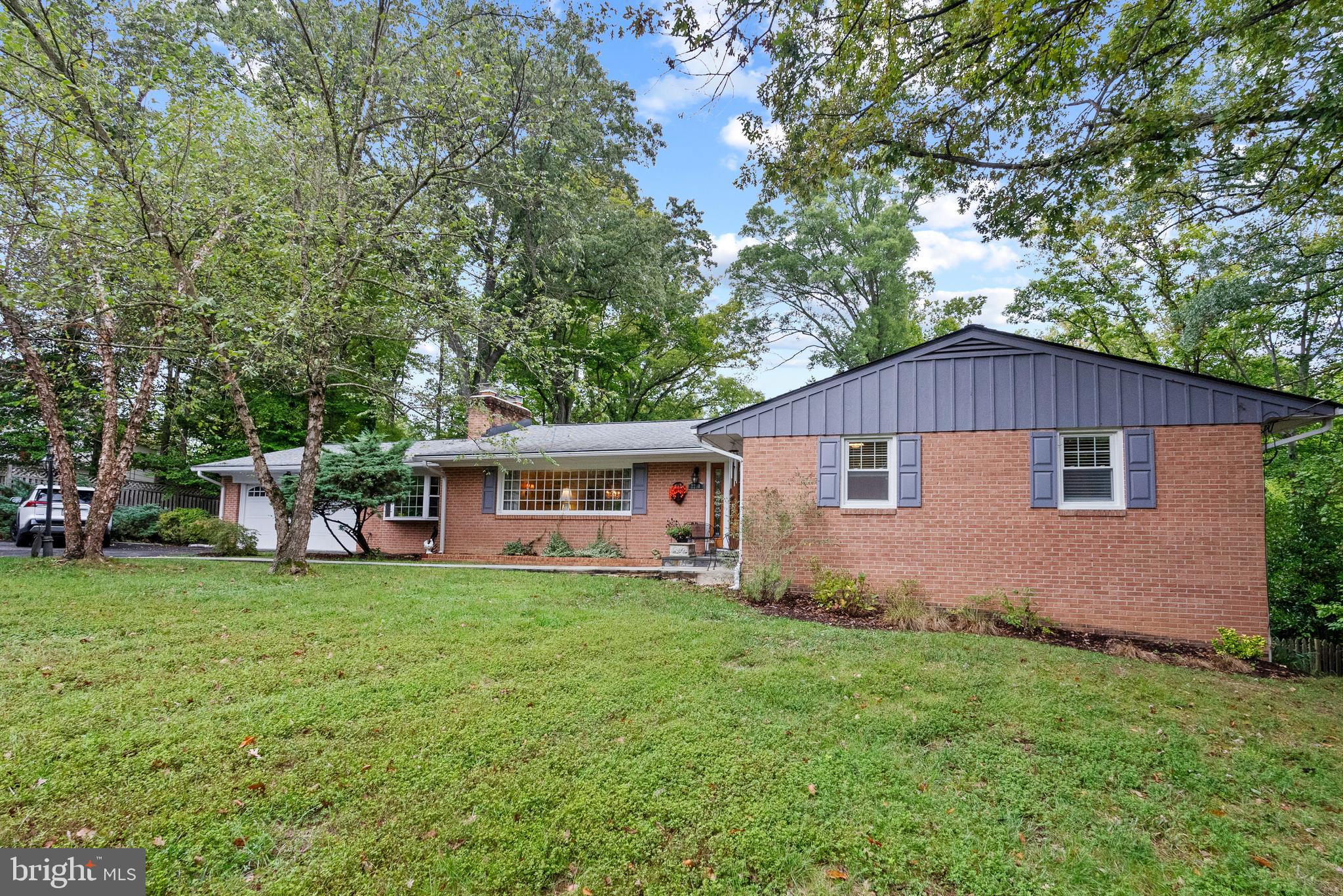 2210 Collingwood Rd