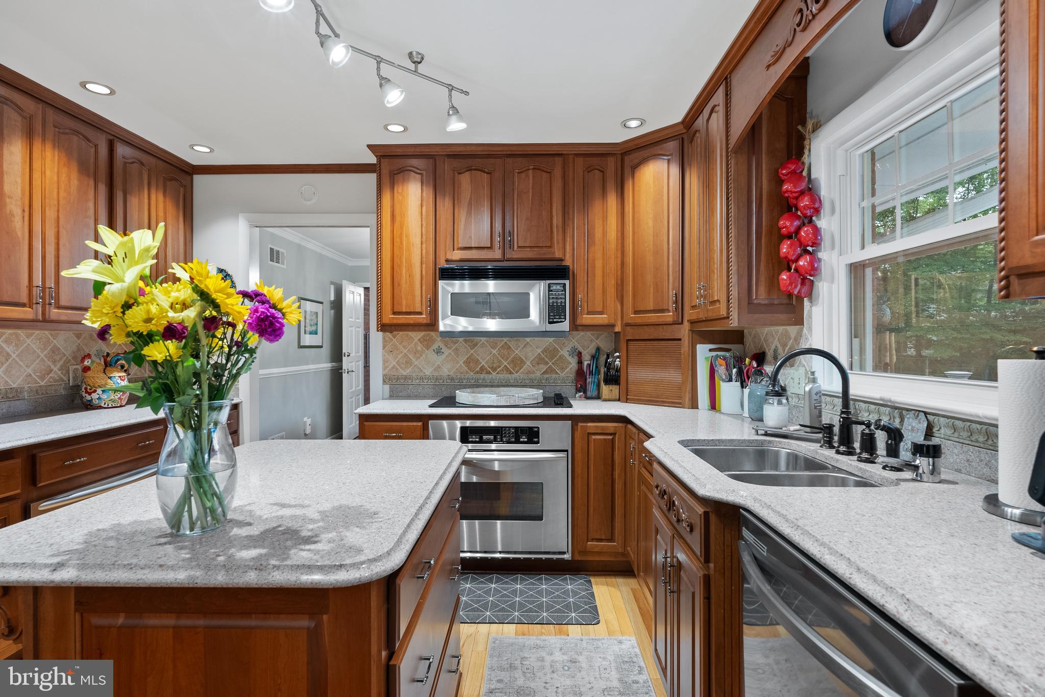 2210 Collingwood Rd