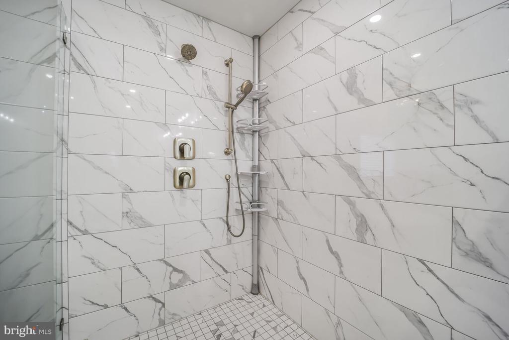 8204 Collingwood Ct