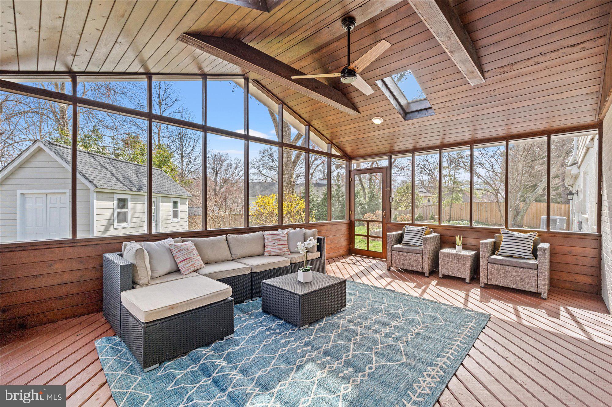1003 Potomac Ln