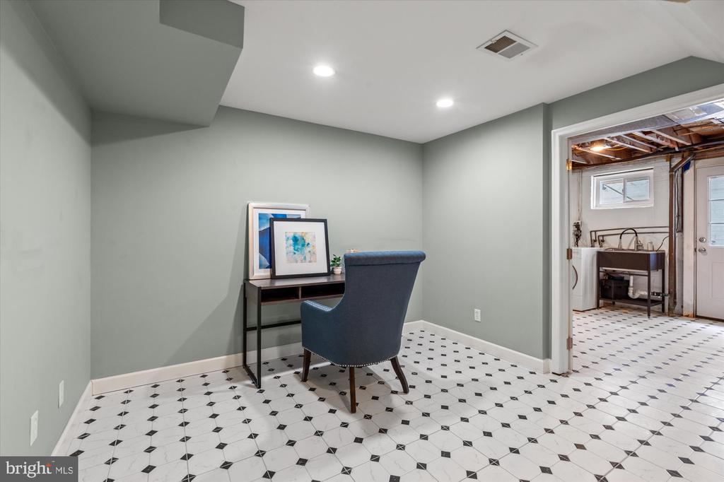 830 Neal Dr