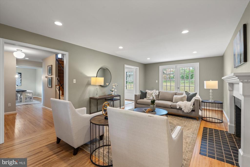 830 Neal Dr