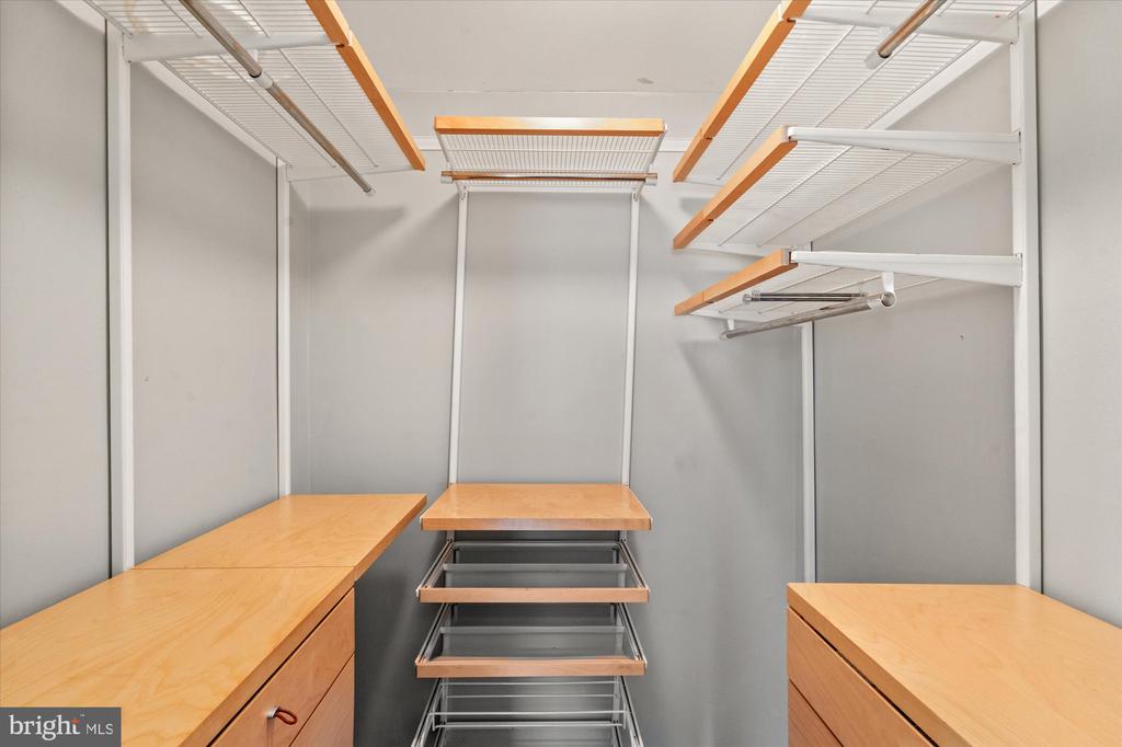830 Neal Dr