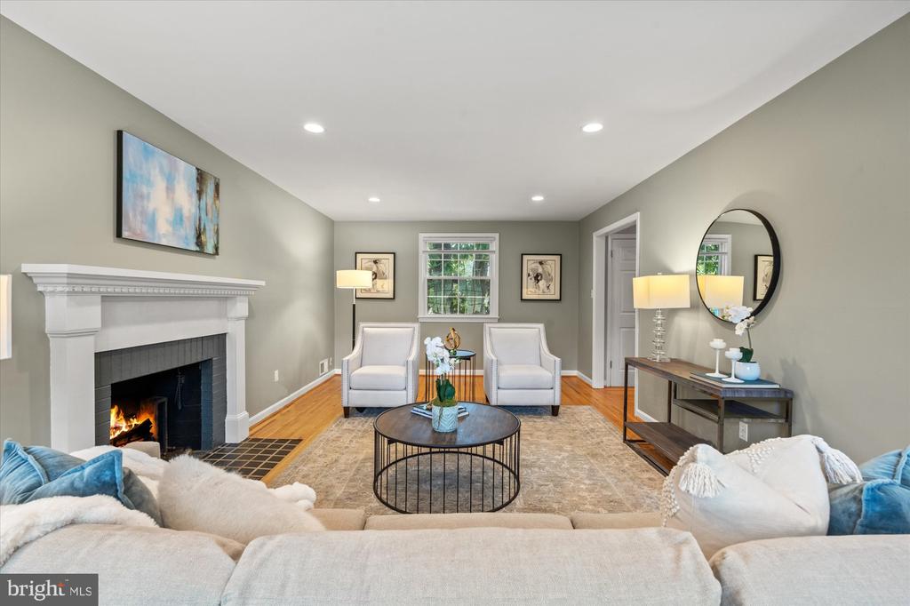 830 Neal Dr