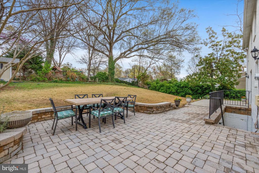 830 Neal Dr